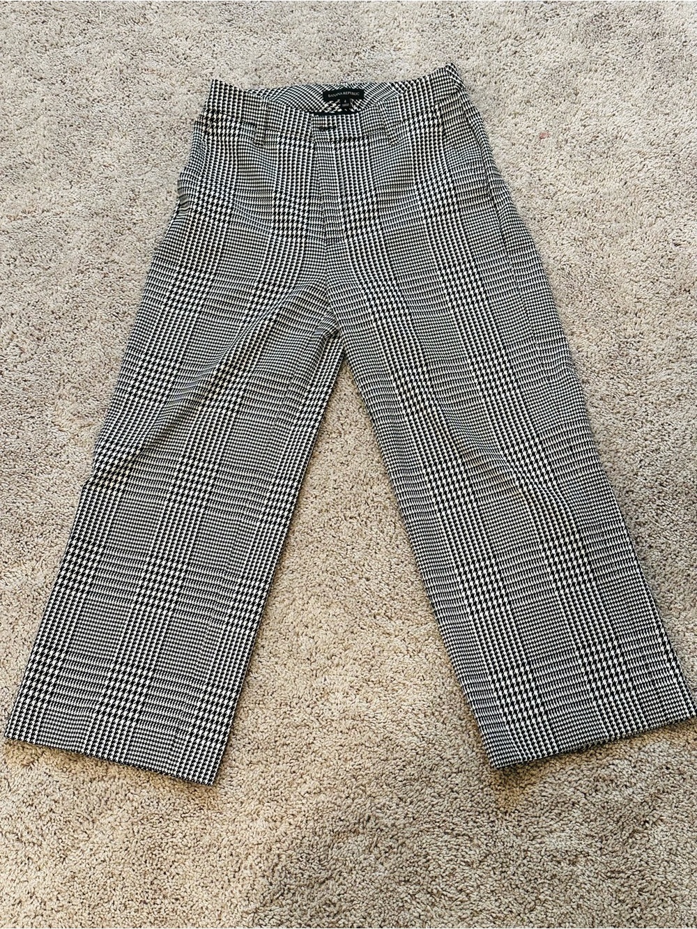 Banana Republic Black & White Plaid Wide-Leg  Women Pants. Size 4